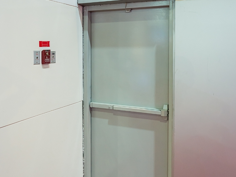 como é feita porta corta fogo e vantagens