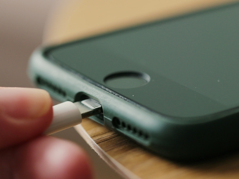 celular pega fogo carregando e benefícios