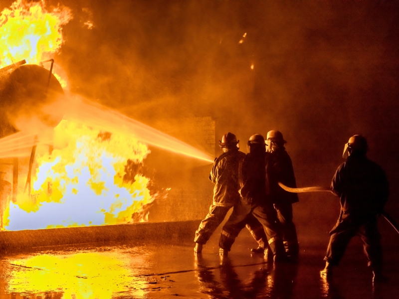 Medidas práticas de como prevenir incêndios em indústrias