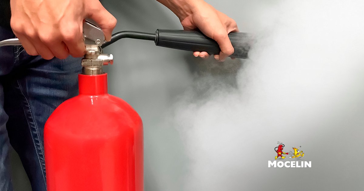 PÓ QUÍMICO: ENTENDA A DIFERENÇA ENTRE O EXTINTOR ABC E BC